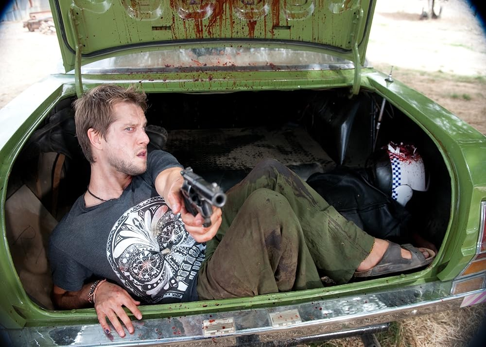 Кадр из фильма 100 Bloody Acres. Режиссеры: Камерон Кернс и Колин Кернс. Оператор: Джон Броуили. Производство: Cyan Films, Major International Pictures