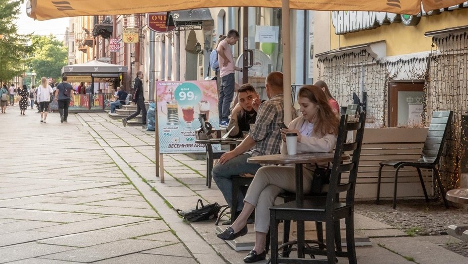    Кафе бары и рестораны на пешеходной линии Васильевского острова Автор фото: Тихонов Михаил