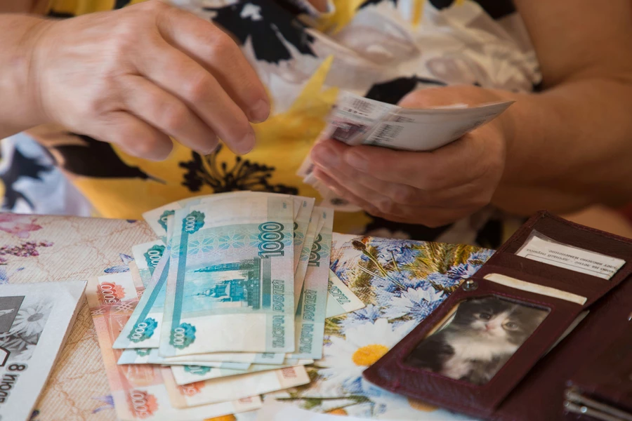 Если ты не "вписываешься" в нынешнее "процветание", это совсем не означает, что никакого процветания и нет вовсе. Просто его, процветания, нет конкретно у тебя, а лично и персонально у какого "неолигарха" из списка "Форбс", в одной стране с тобой и живущего и почти одним до сих пор воздухом дышащего, очень даже есть! В общем, рецепт прост - работать нужно еще больше, много-много больше..