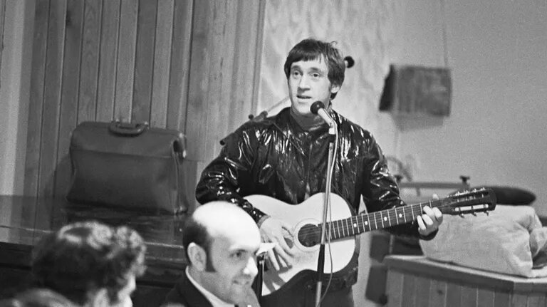    Вспомним о Высоцком. 25 июля — день памяти знаменитого советского барда и актера Белов Михаил Александрович