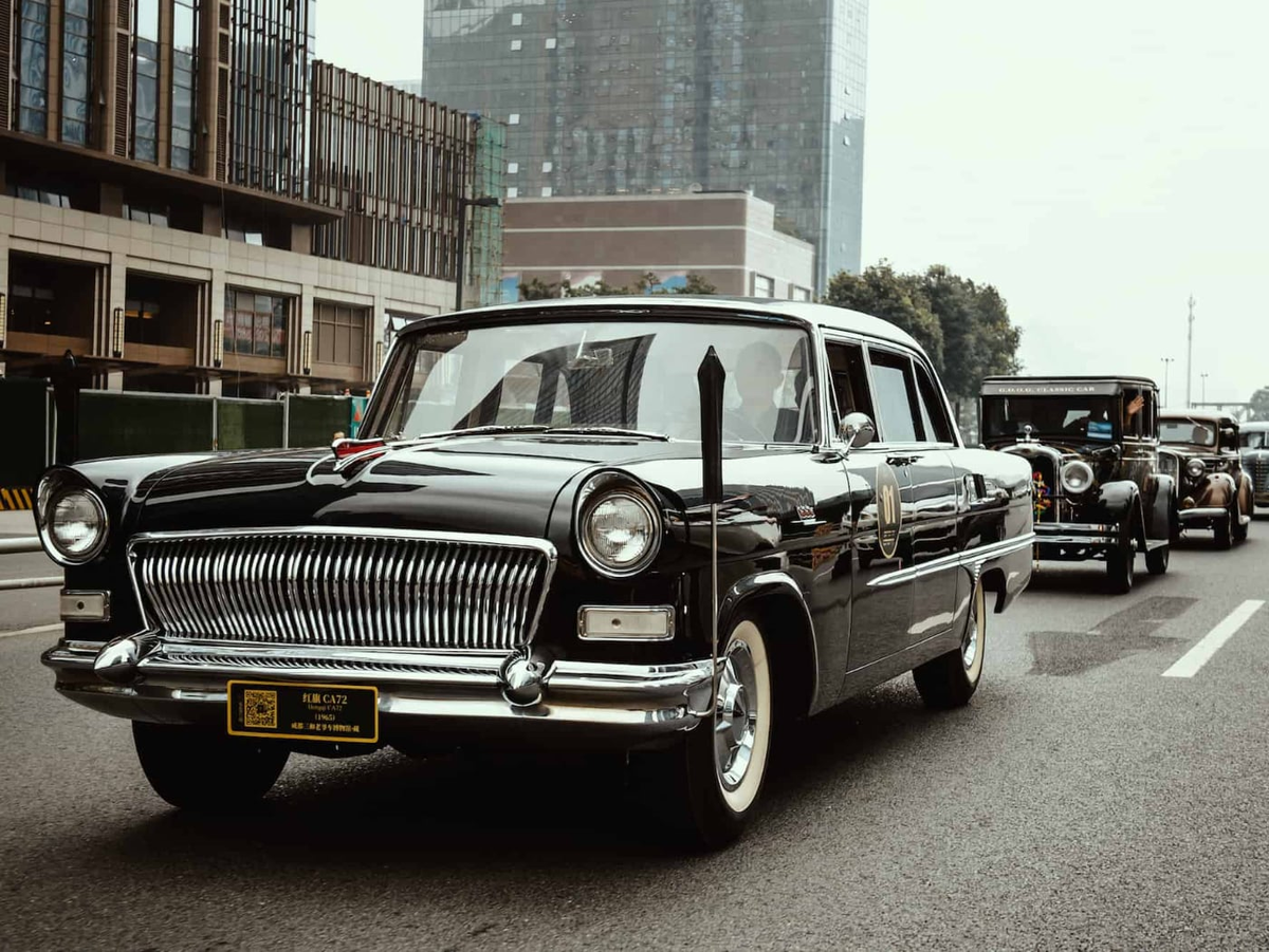 Hongqi CA72