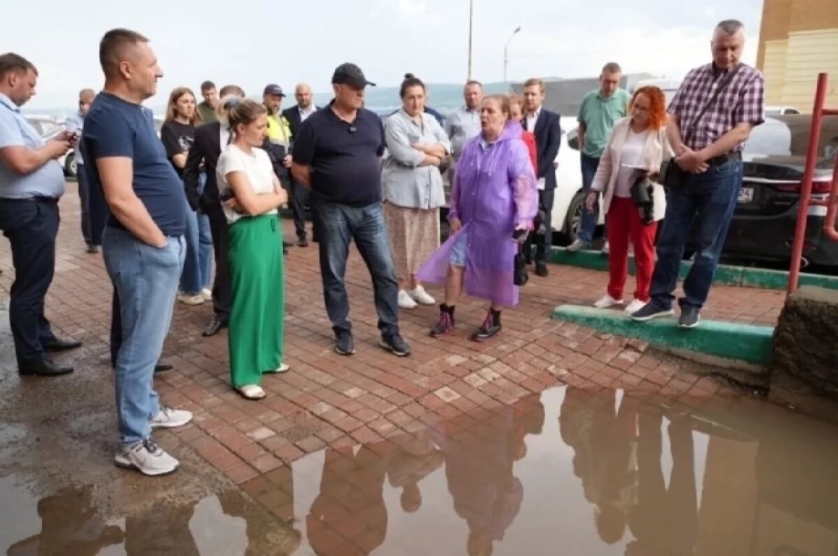    Владислав Логинов провёл встречу с жителями 2-й Огородной, которую топит