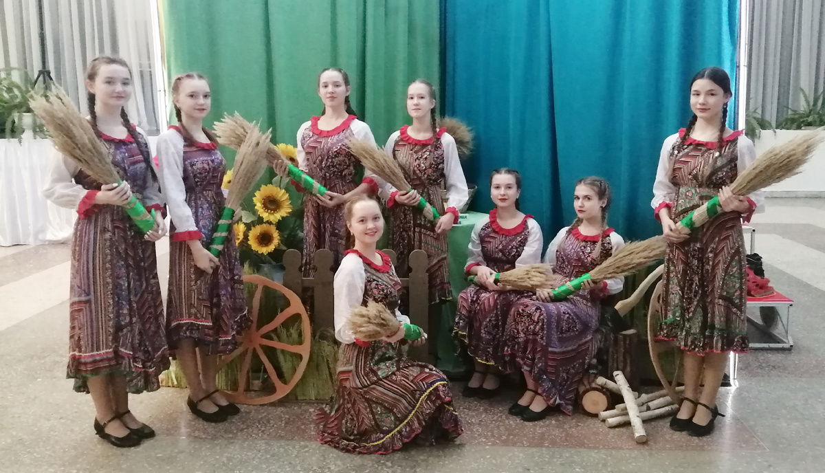 Девичий коллектив «Мозаика» из Ленска - многократный лауреат и дипломант многих фестивалей