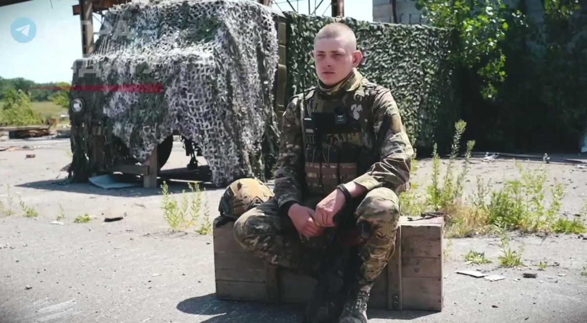    На фронте плечо подставит каждый