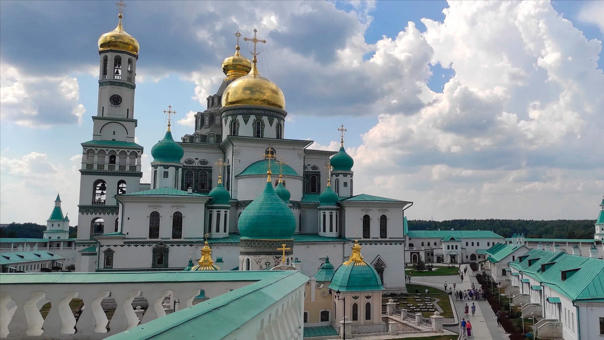 История и жизнь жителей Истры неразрывно связаны с монастырём. Фото: Александра Семёнова