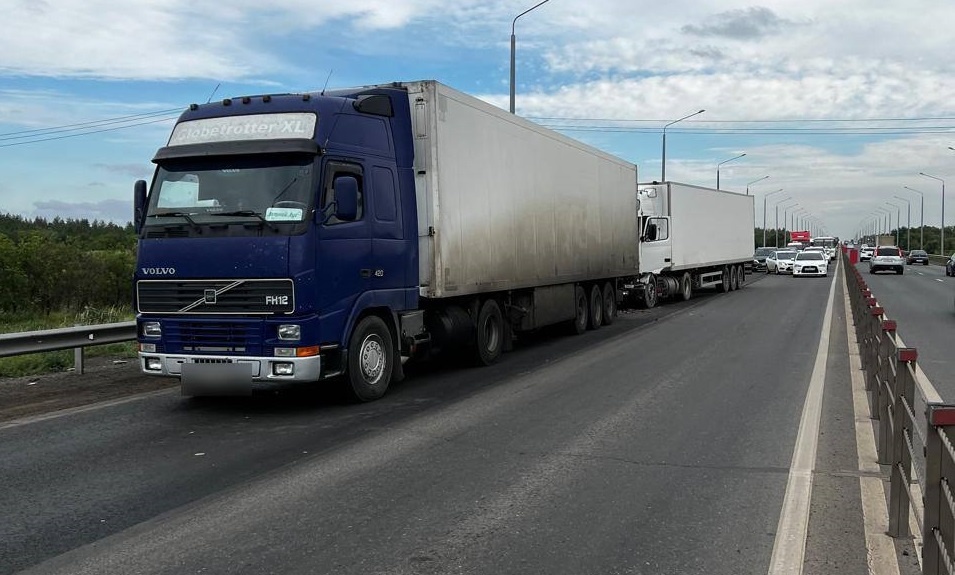    Под Оренбургом столкнулись два большегруза, пострадал один из водителей Кристина Просвиркина