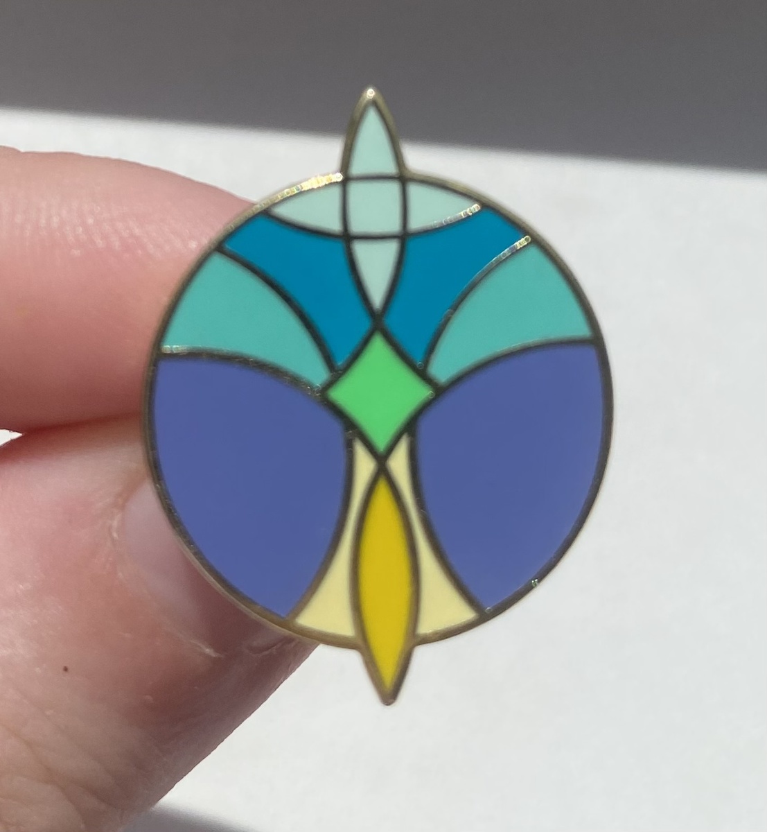 Пин с логотипом проекта НШМ