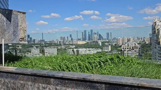 Посмотрела на Москву с террасы пентхауса. Красиво!