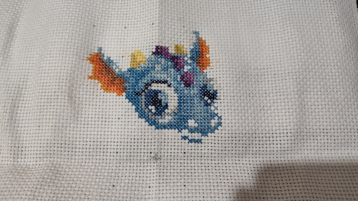 А ведь, казалось бы, ну что тут вышивать?