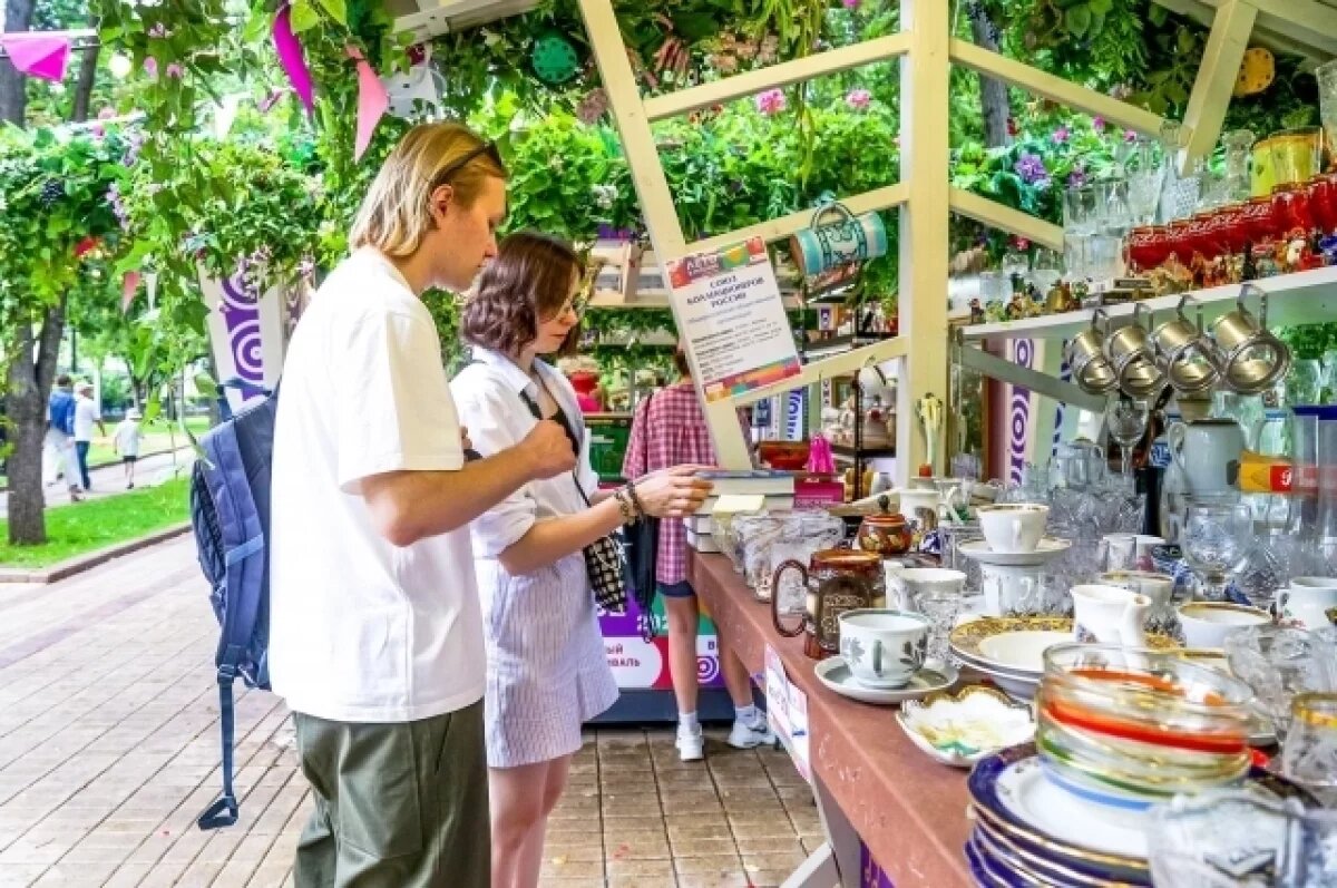    Более 27 тысяч предметов продали на винтажном маркете в Москве