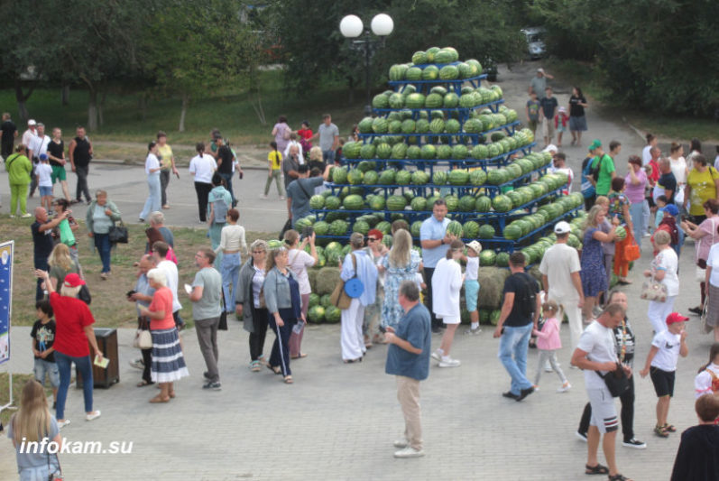Камышин арбузный фестиваль 2022. Камышинский арбузный фестиваль. Арбузный фестиваль. Камышинский арбузный фестиваль. Арбузный фестиваль парад.