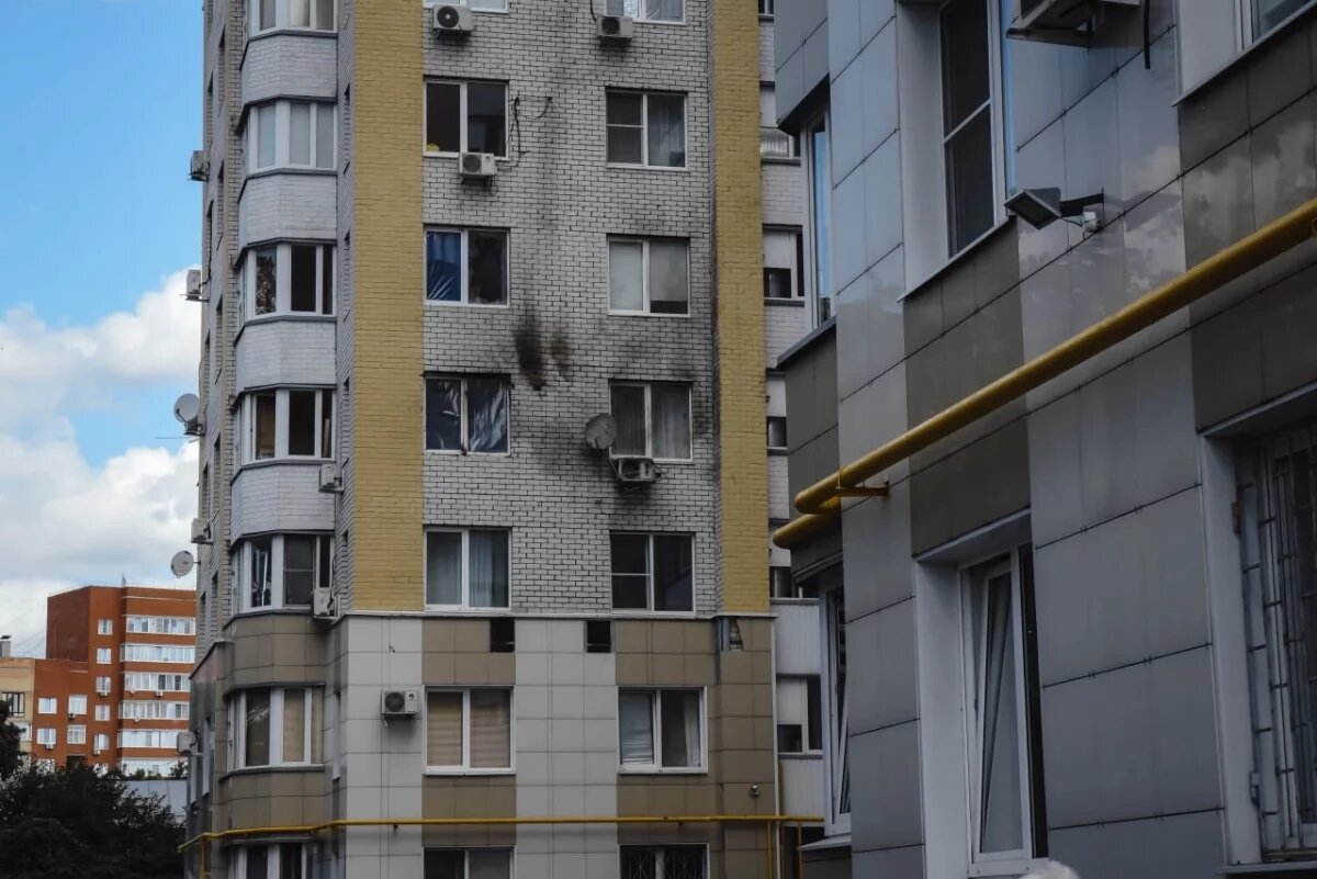    Страдают люди.