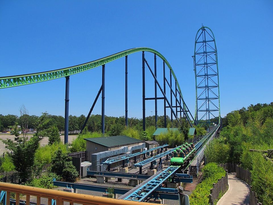 Kingda Ka Six Flags Great Adventure - высота 139м, скорость до 206 км/ч.