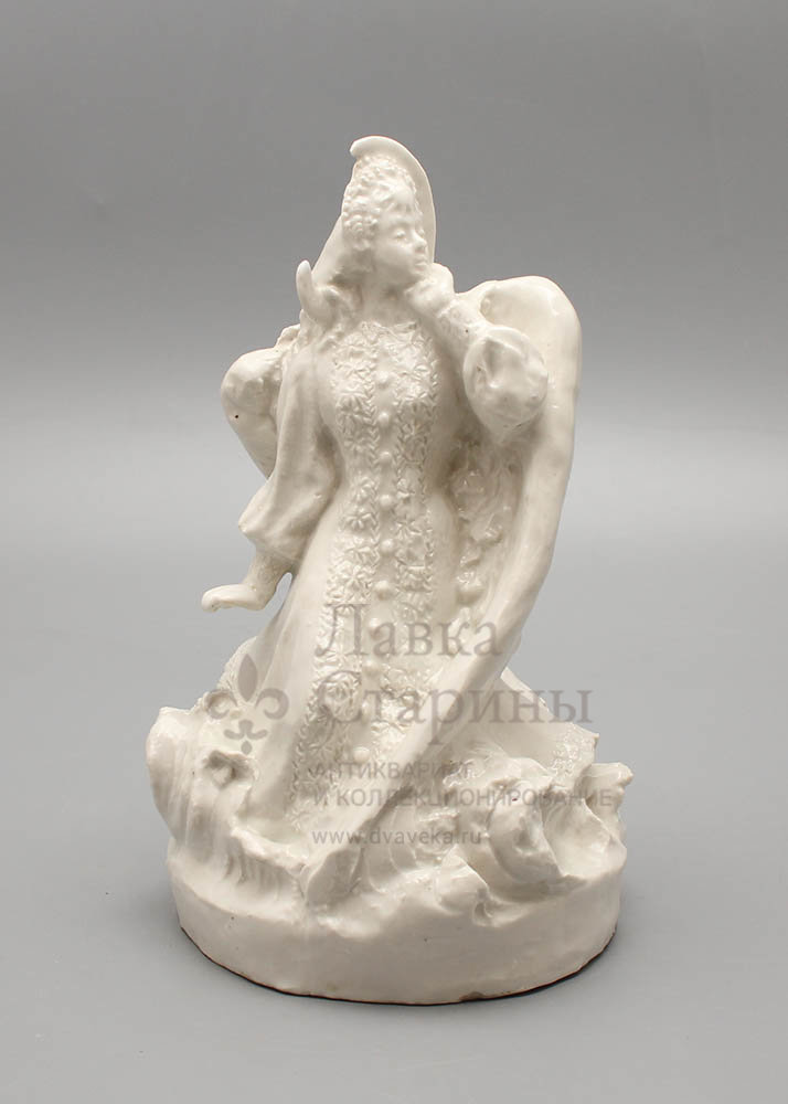 Скульптура «Царевна-Лебедь», Первомайский фарфоровый завод (Песочное), 1960-е. Фото с нашего сайта dvaveka.ru