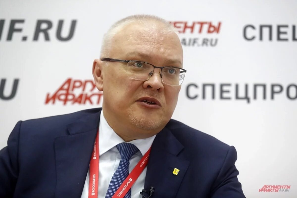    Александр Соколов у него запланированы встречи в Москве, также он отправится повидать маму