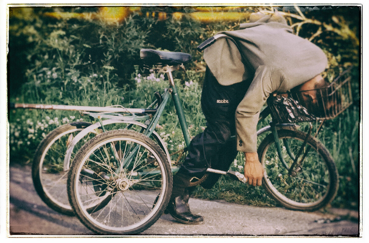 Езжу я чуть лучше, чем этот уставший персонаж. Правда, на трезвую голову. 