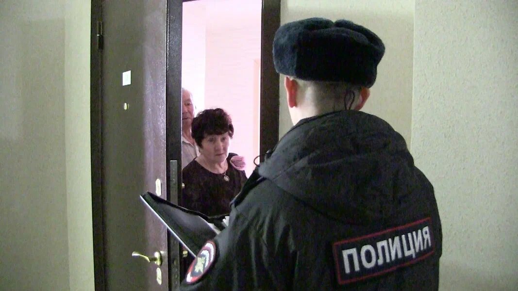    Рейд полиции Екатеринбурга по предупреждению обмана граждан мошенниками. Фото: отделение по связям со СМИ УМВД России по Екатеринбургу