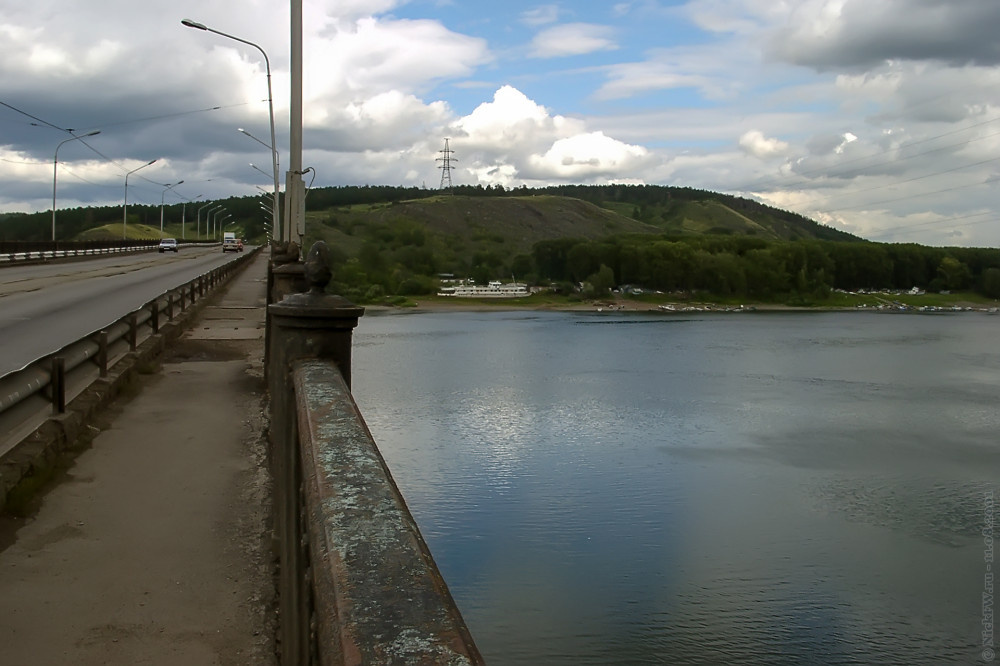 Вид на Правый берег с Коммунального моста © NickFW.ru — 11.08.2001г.