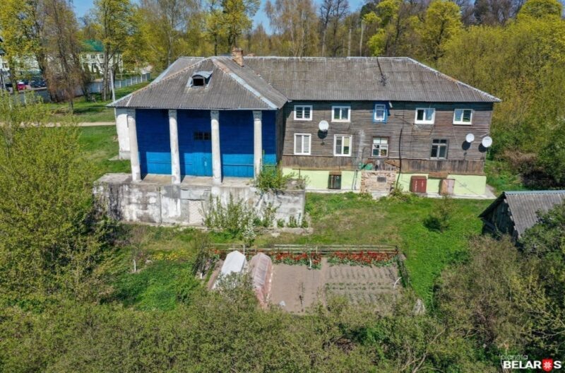 Дворец построен в стиле барокко. Проект усадьбы приписывают архитектору Джузеппе де Сакко