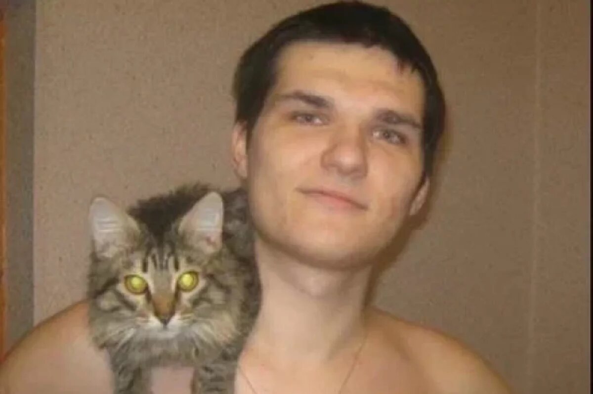    Знавшие молодого человека говорят - он очень любил животных.