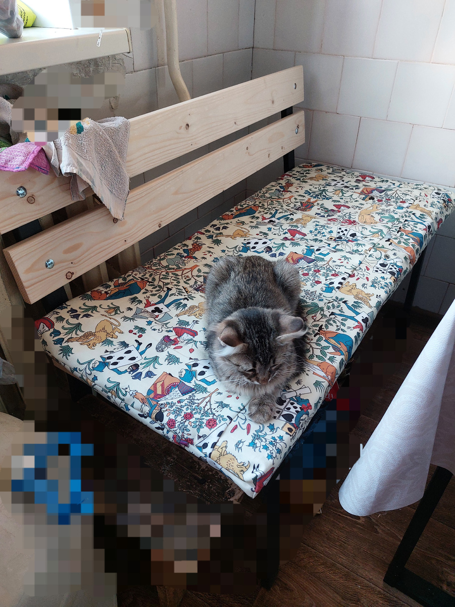 Обивка в процессе.