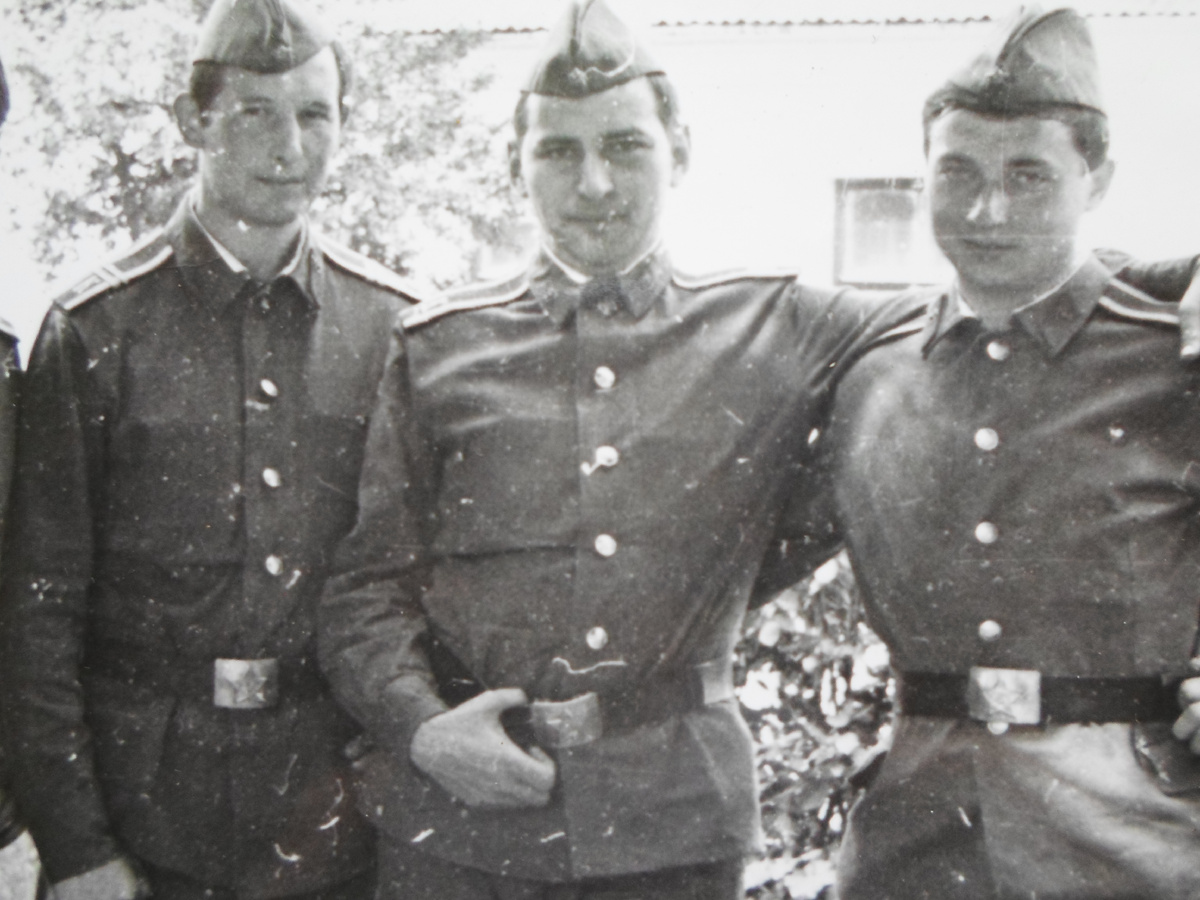 Гарные хлопцы с военной кафедры университета