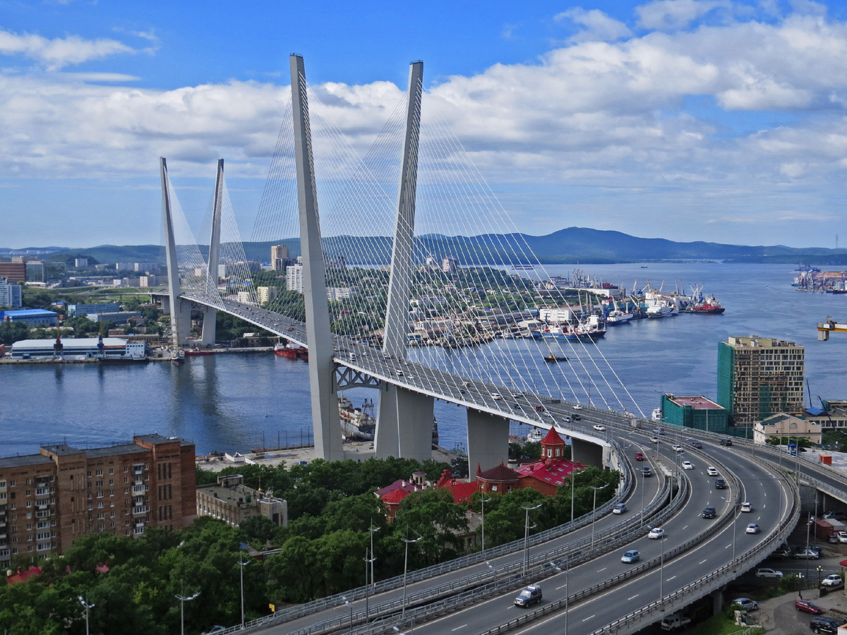 Мост через бухту Золотой Рог. Источник фото - Интернет.