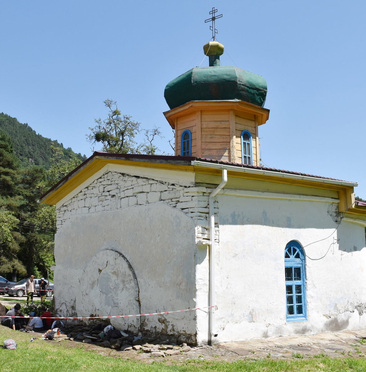 Раскоп возле северо-западной части Южного храма. Фото Светланы ОСЕЦКОЙ.