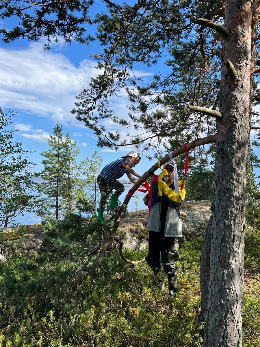 Способность очищать сознание через слово, доносить смыслы, вносить ясность - тоже часть шаманской работы