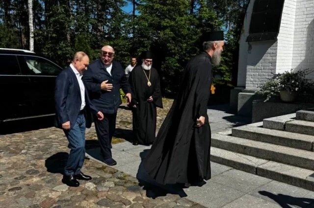    Зачем Александр Лукашенко прилетел в Санкт-Петербург?