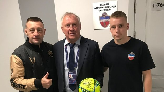    Юрий Чеботарев с тренером «Енисея» Андреем Тихоновым.из личного архива Юрия Чеботарева