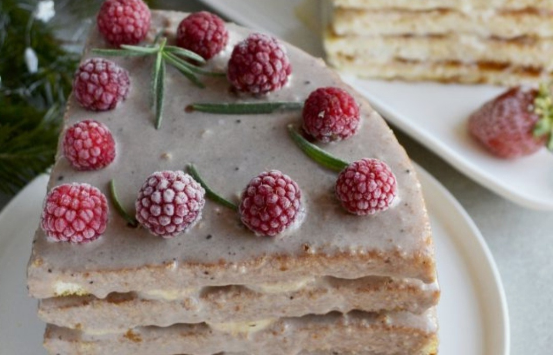 Торт из бисквитных коржей