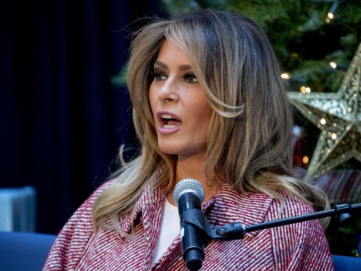    Мелания Трамп во время посещения Детского национального госпиталя в Вашингтоне. 13 декабря 2018© AP Photo / Andrew Harnik