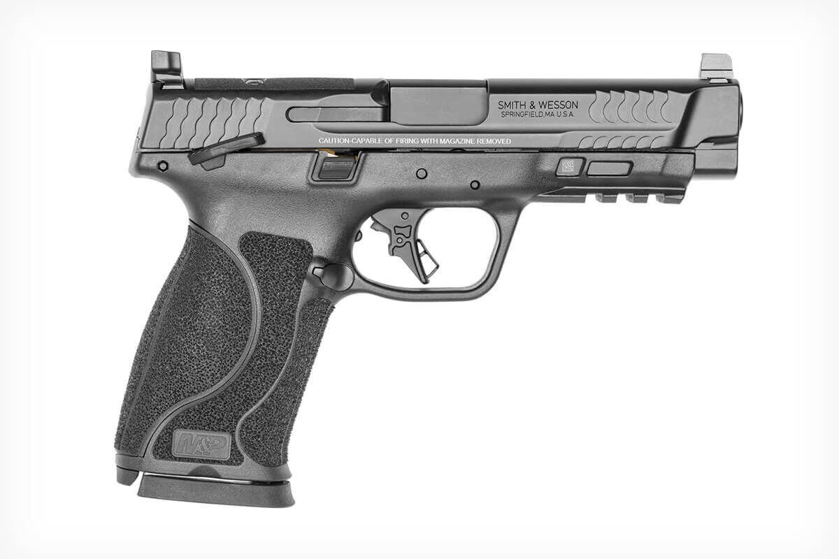 Smith & Wesson M&P 10mm – это полуавтоматический пистолет с корпусом из полимера, который вмещает 15 патронов и имеет возможность дополнительной подачи ещё одного патрона.