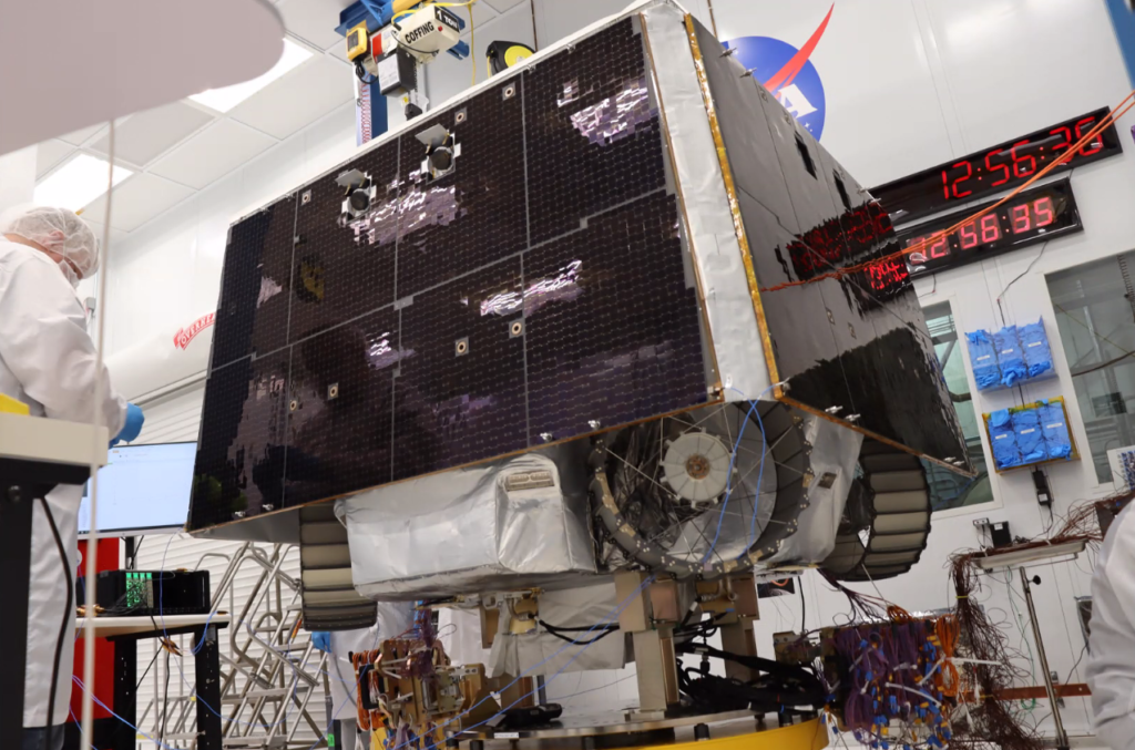 VIPER проходит вибрационные испытания в Космическом центре имени Джонсона.    
 Источник: Anthony Colaprete  📷
