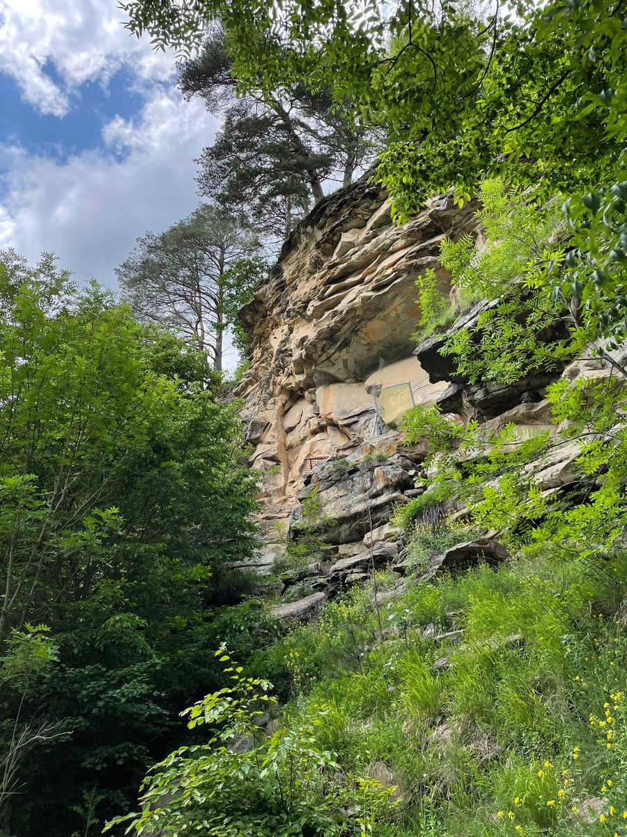 грот хребта Мицешта