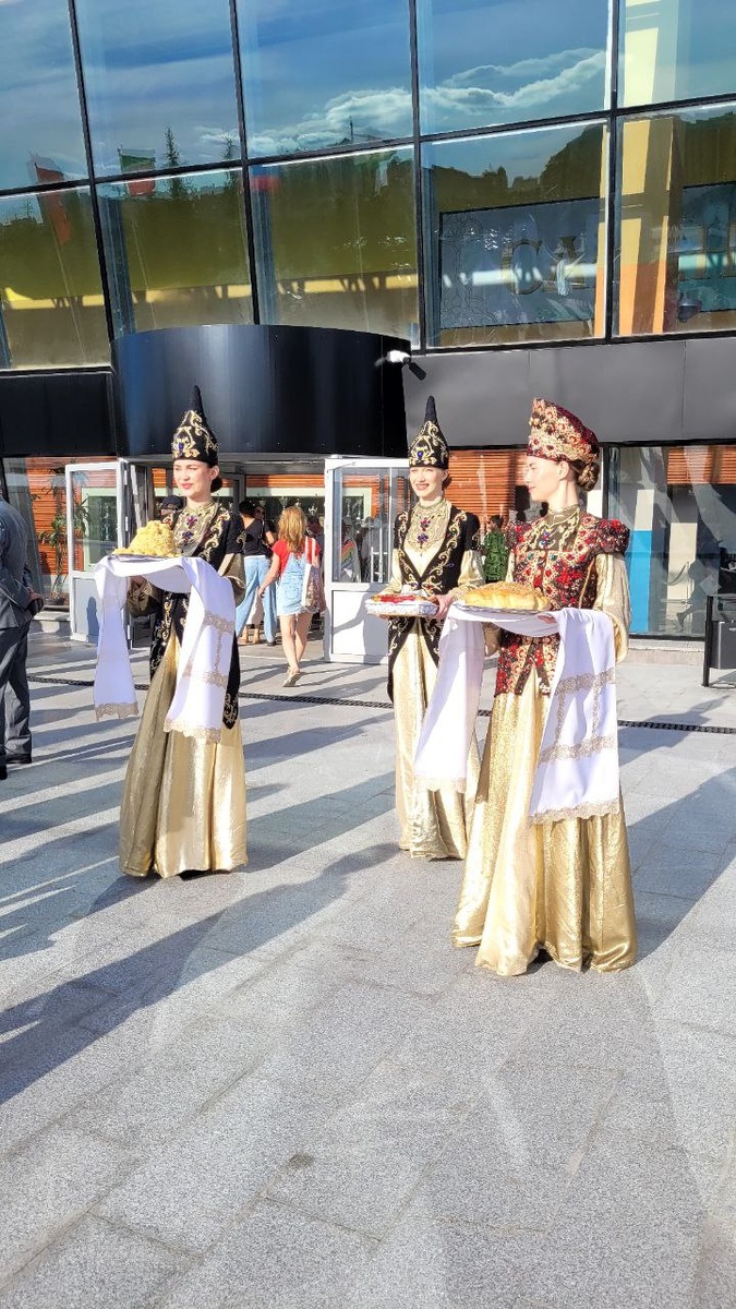 Встречаем дорогих гостей хлебом-солью и чак-чаком