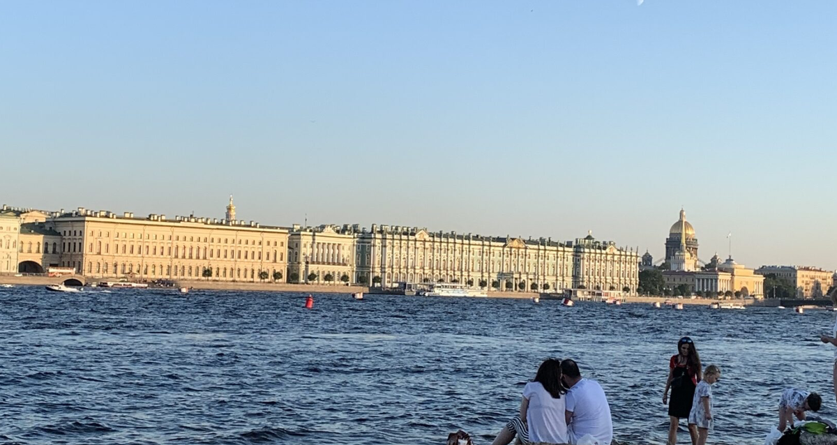 Набережная Петербурга. Источник: фотобанк Trip Family.