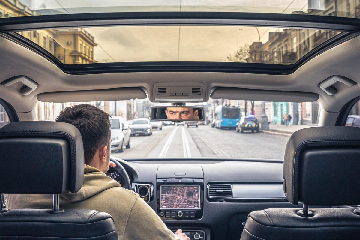     Для чего на самом деле нужны ручки над дверьми в салоне автомобиля: никогда не догадаетесь