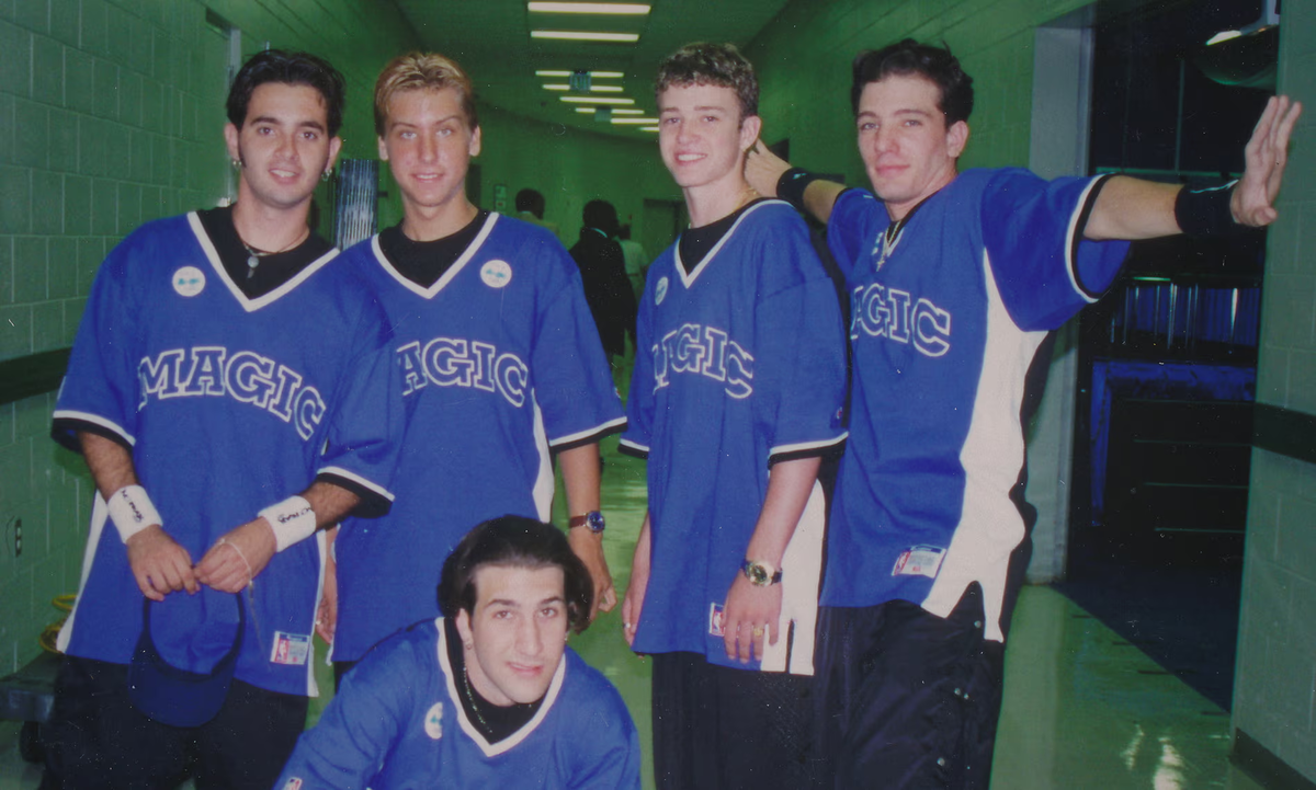 Крис Киркпатрик, Лэнс Басс, Джои Фейтон, Джастин Тимберлейк и Джей Си Чейз в фильме «Dirty Pop: The Boy Band Scam». Фотография: предоставлена ​​Netflix