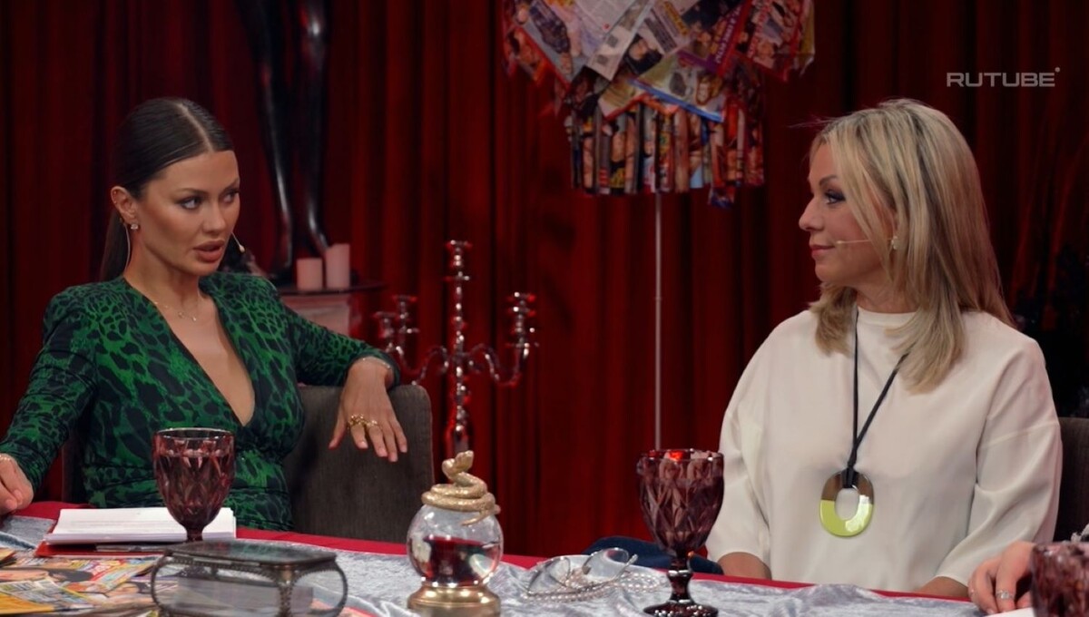    Виктория Боня и Ирина СалтыковаКадр из видео