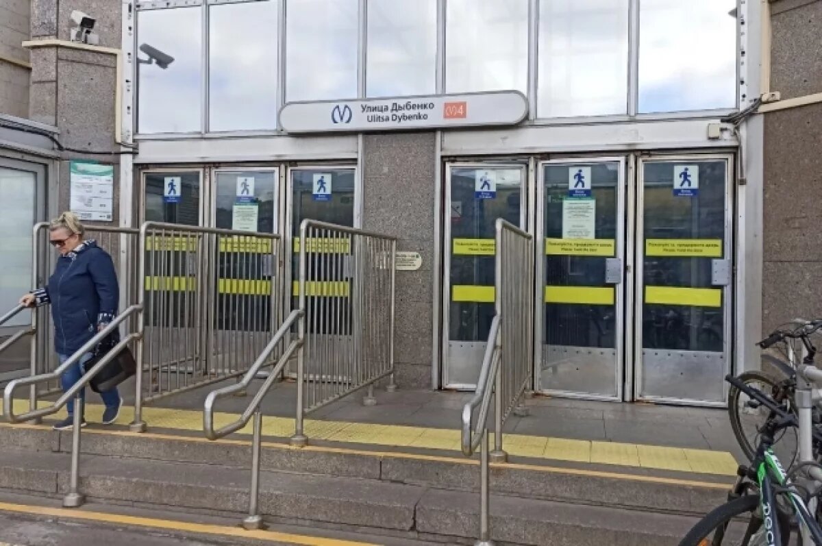    Движение поездов остановили на оранжевой ветке метро Петербурга