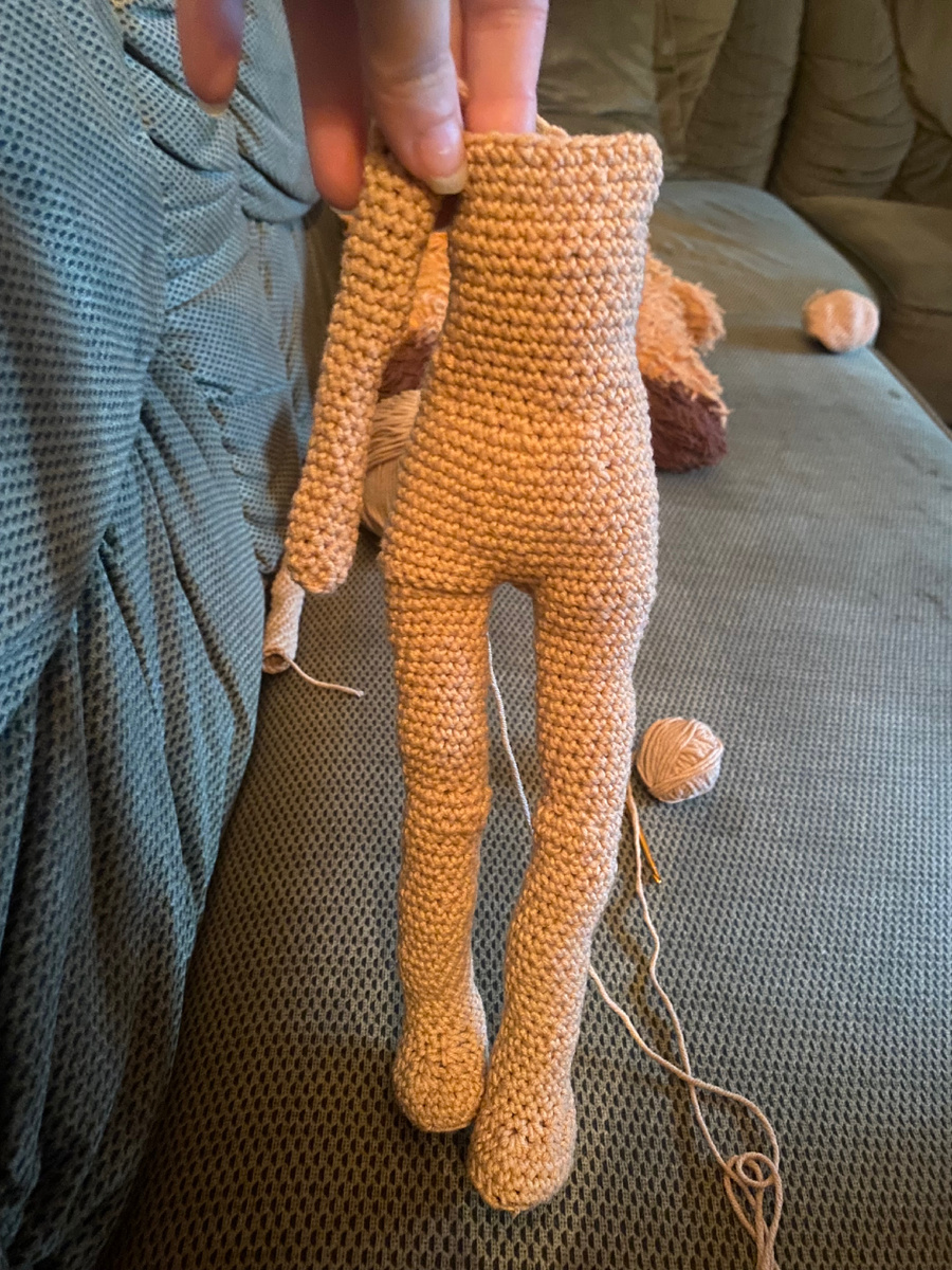 Тело и первые маленькие руки 