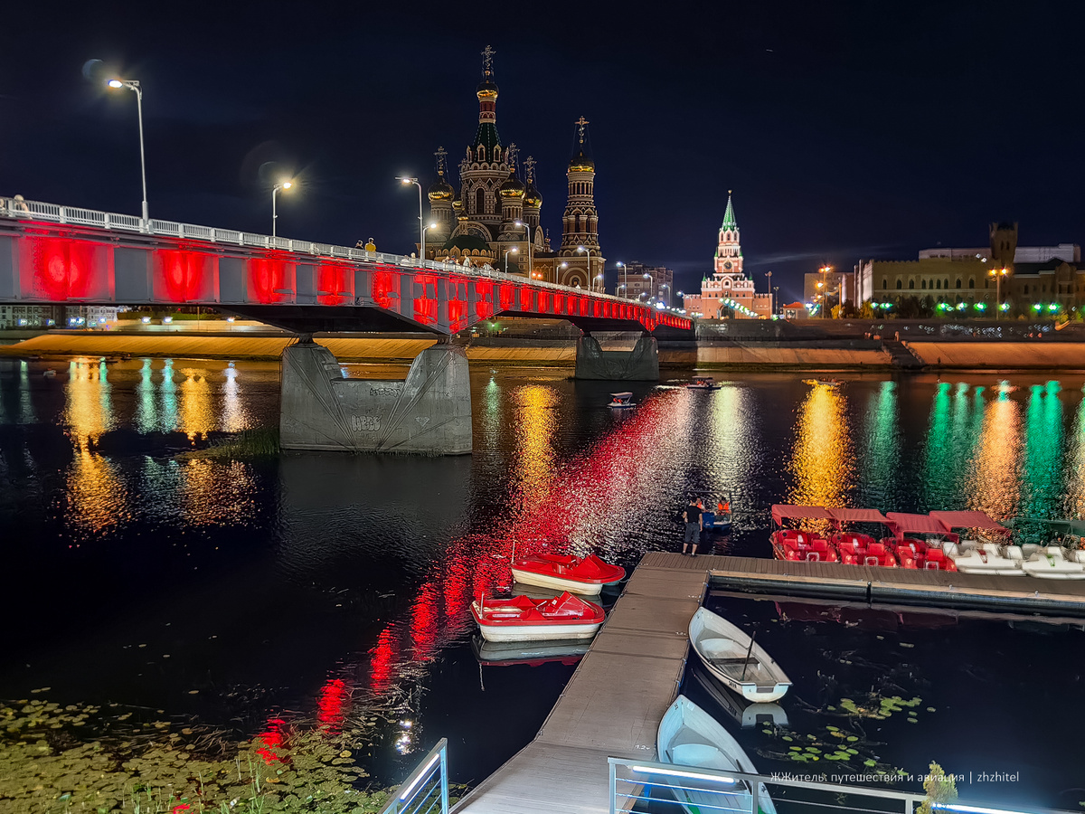 Набережная вечером