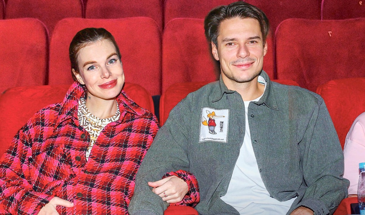 на фото Анна Старшенбаум и его новый избранник Даниил Наумов