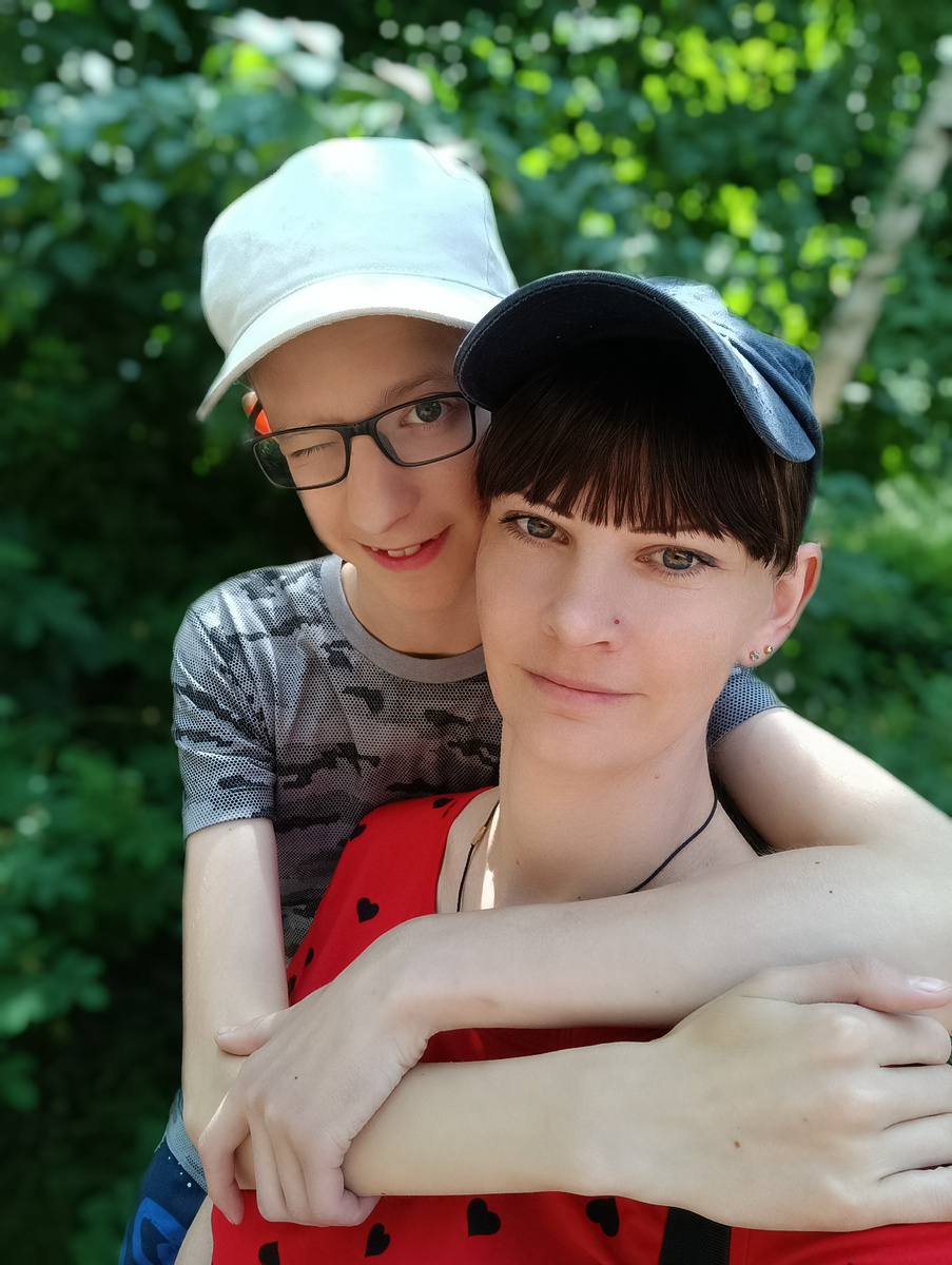 Со старшим...
