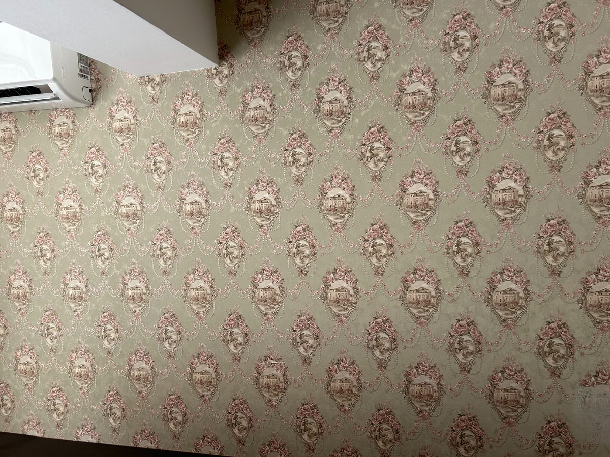 Рисунок на обоях выпуклый и объёмный