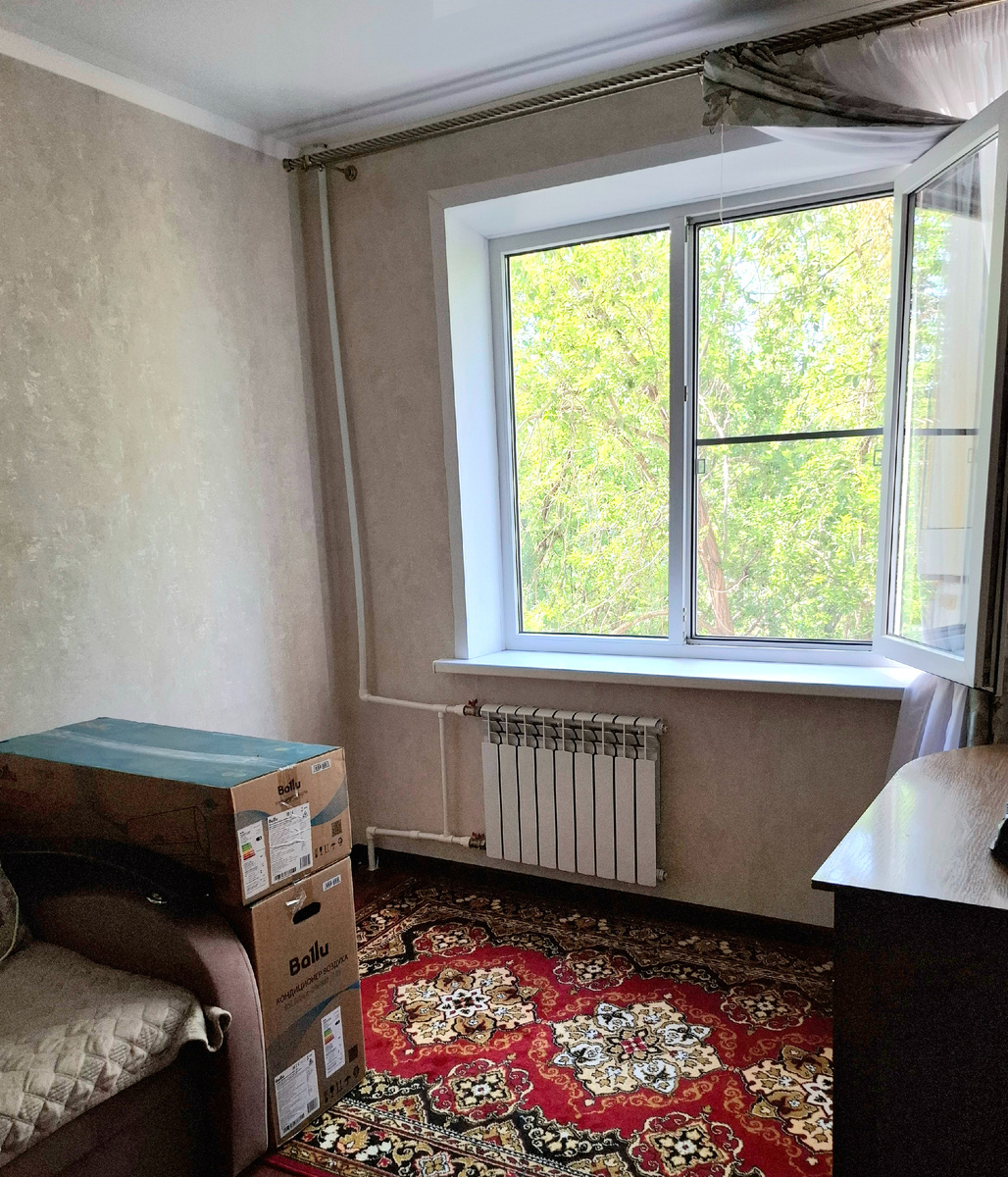 А ковер скатать забыл..