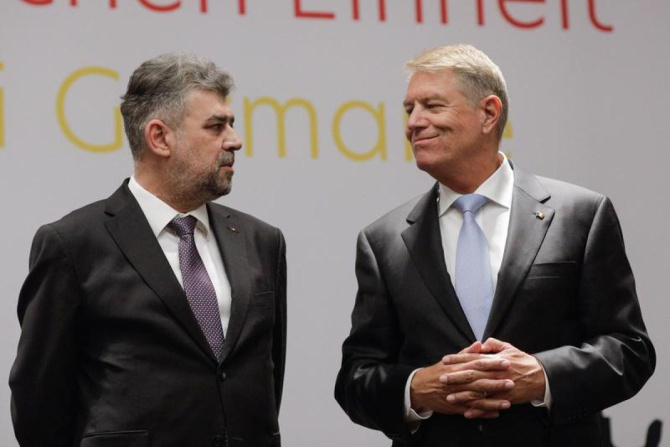 На фото: президент и премьер-министр Румынии, defenseromania.ro
