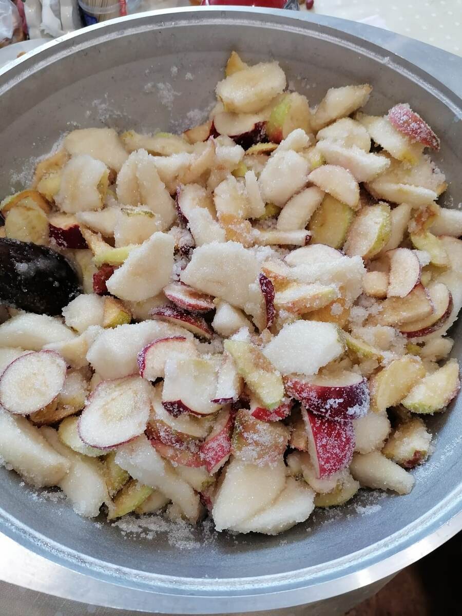 Яблочные дольки.